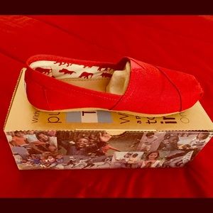 Toms-Classic Red